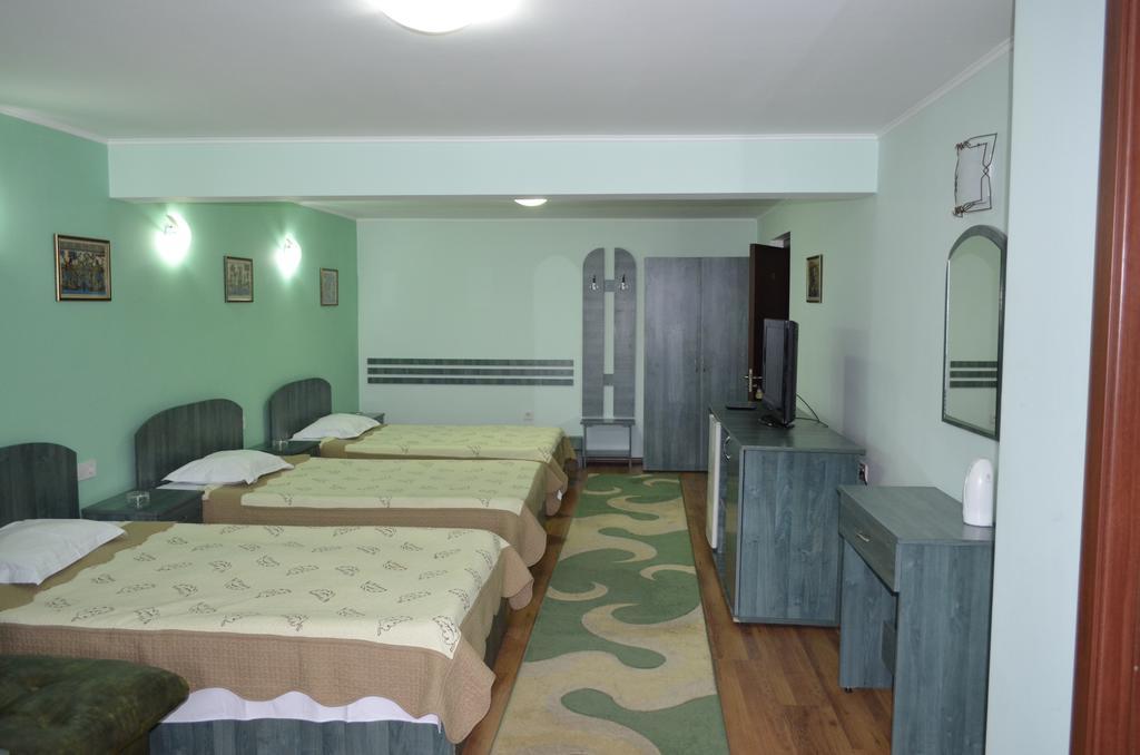 Casa Alba Hotel Râmnicu Vâlcea Exterior foto