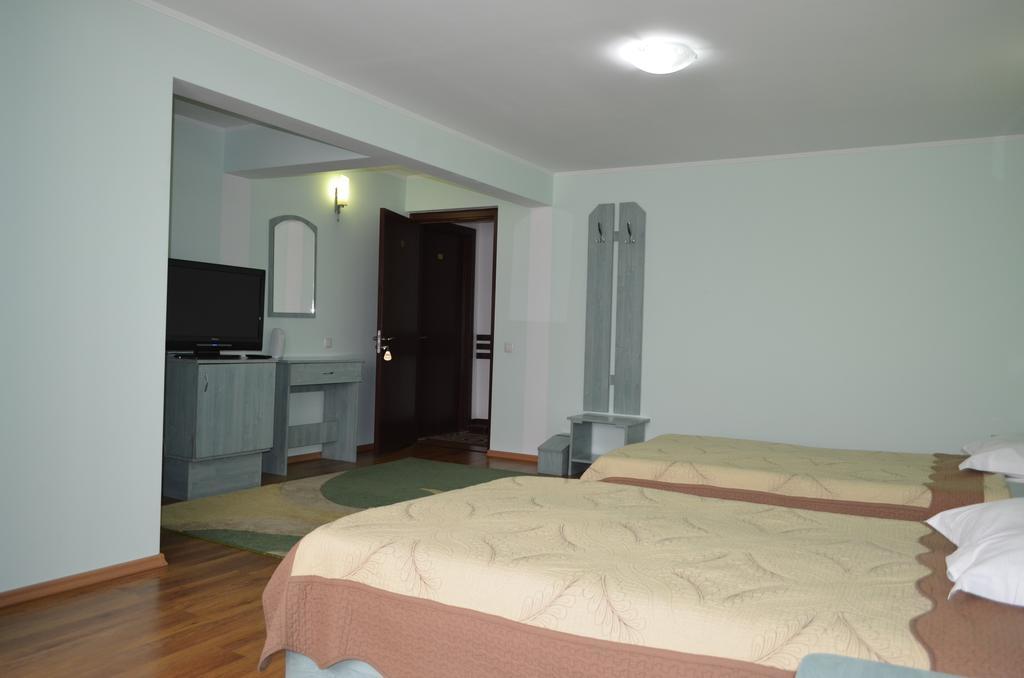 Casa Alba Hotel Râmnicu Vâlcea Exterior foto