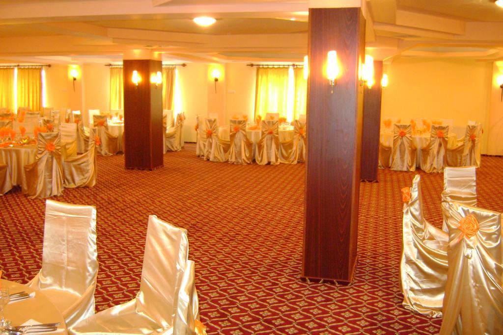 Casa Alba Hotel Râmnicu Vâlcea Exterior foto
